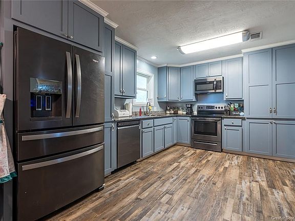 4th image of 2220 N Rose Park Ave