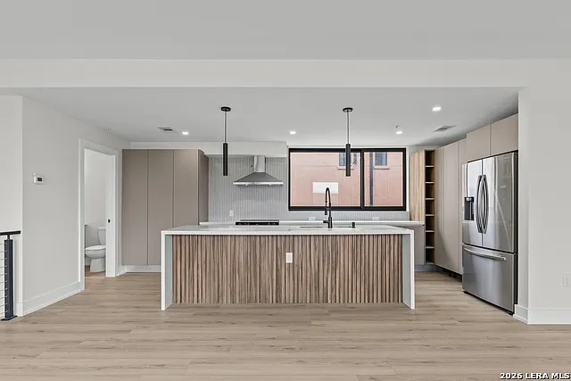 222 E Courtland Pl #1 — Photo 1