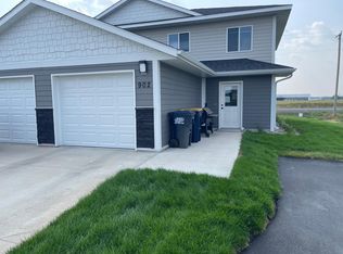 101 E Connie Ln, Eagle Lake, MN 56024