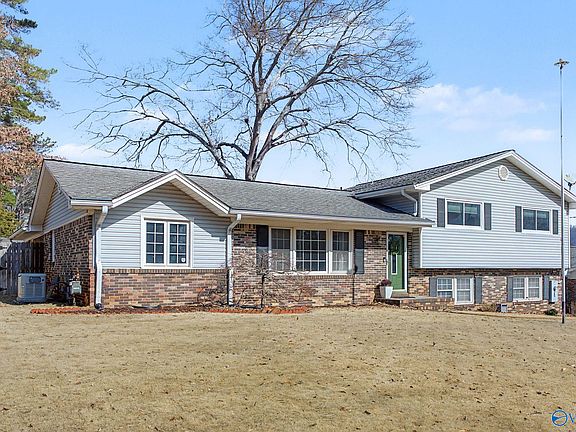 2nd image of 811 Forrest Heights Dr SE