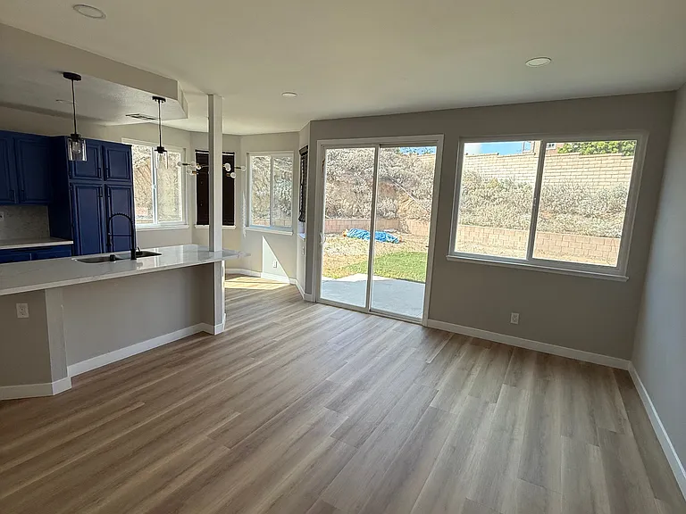 711 Canterbury Cir — Photo 43