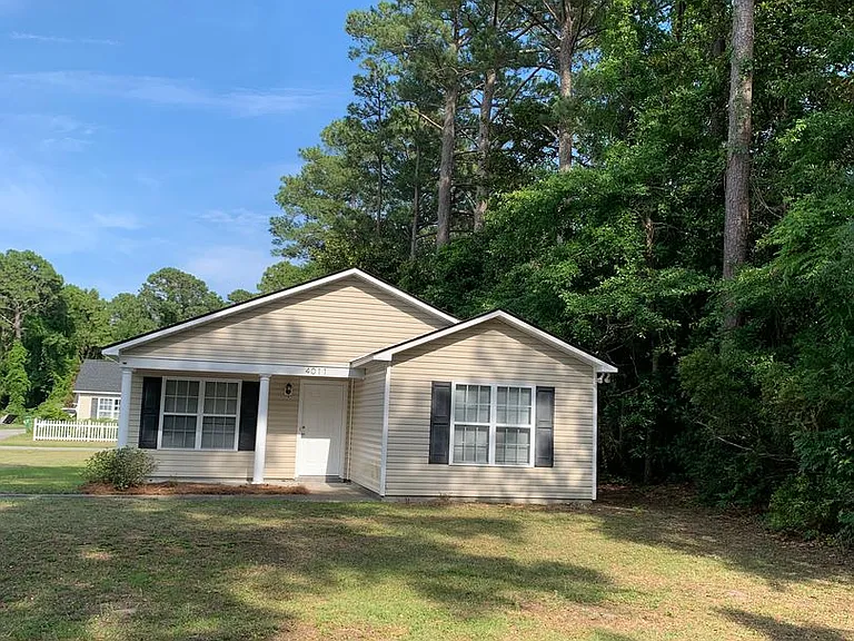 4011 Masonboro Loop Rd — Photo 2