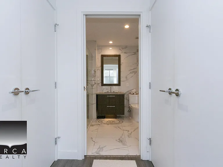 733 E 3rd St #404 — Photo 11
