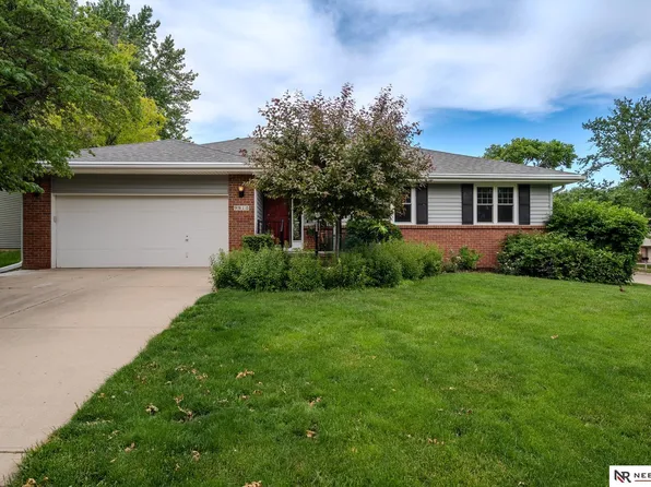 9910 Ohio St, Omaha, NE 68134