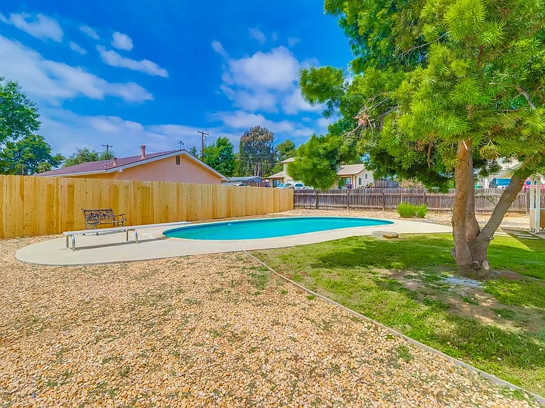 8120 Melrose Ln — Photo 2