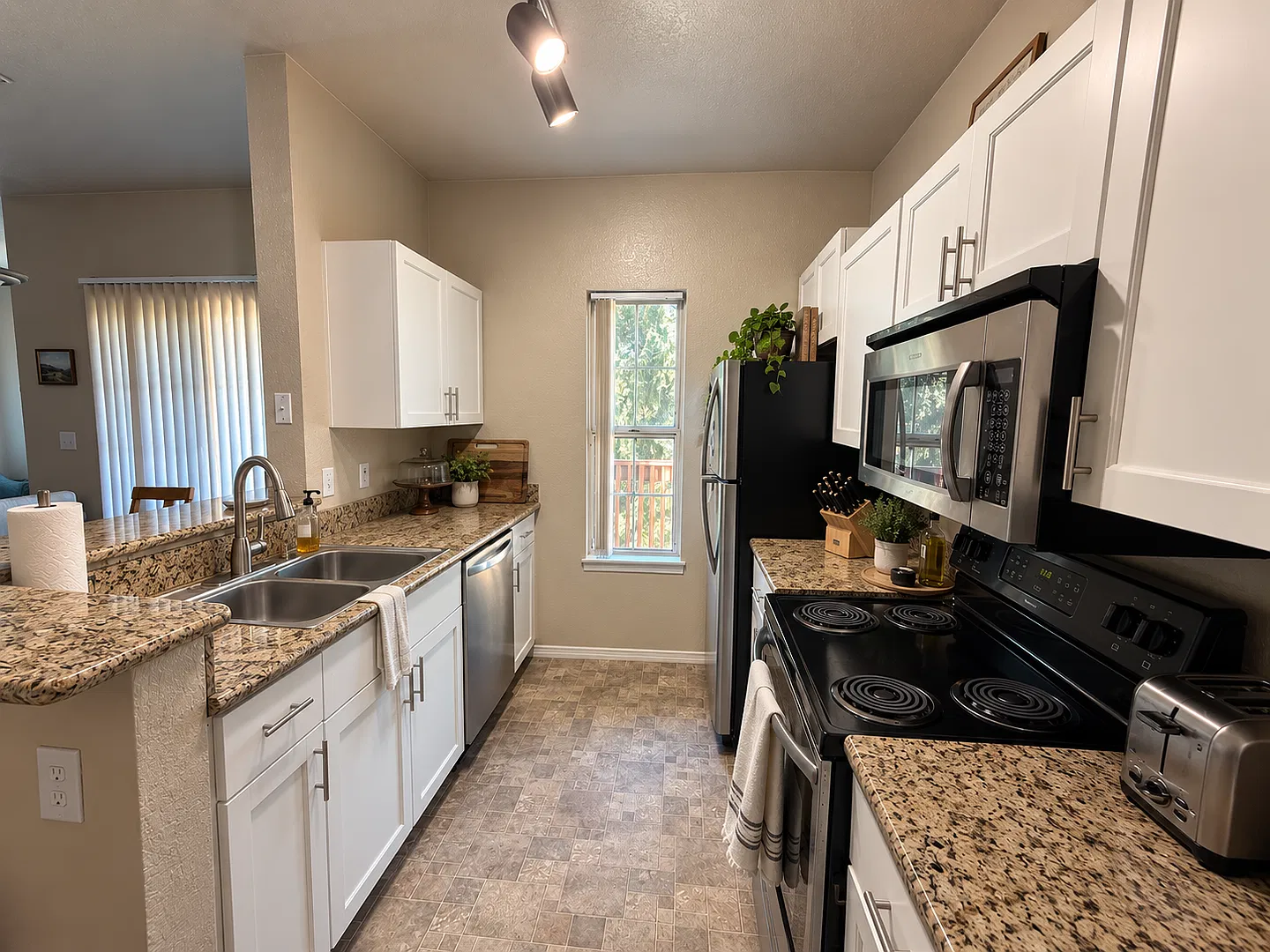2 Bed 2 Bath | Cottonwood Heights — Photo 4