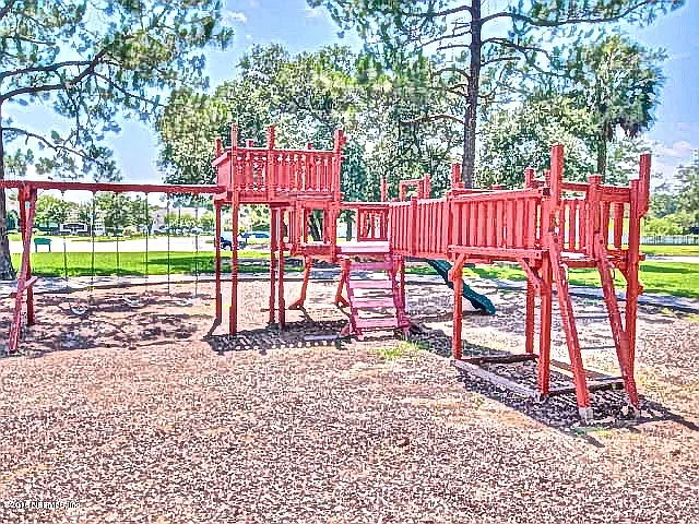 2107 Willesdon Dr E — Photo 27