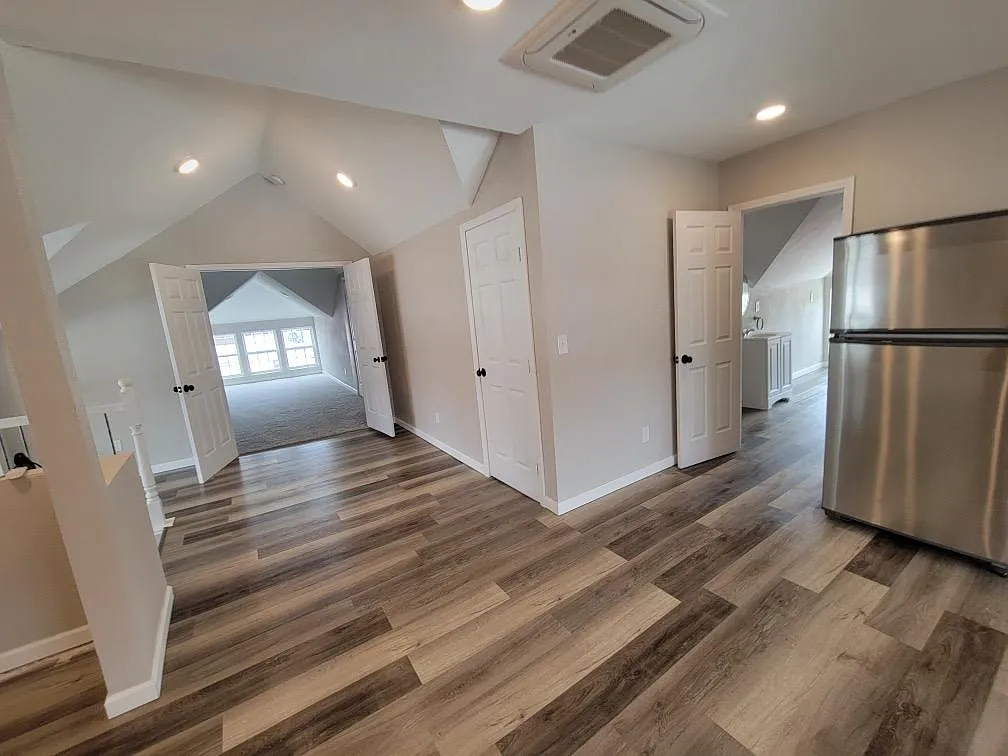 1 bed, 1017 sqft, $775 — Photo 3