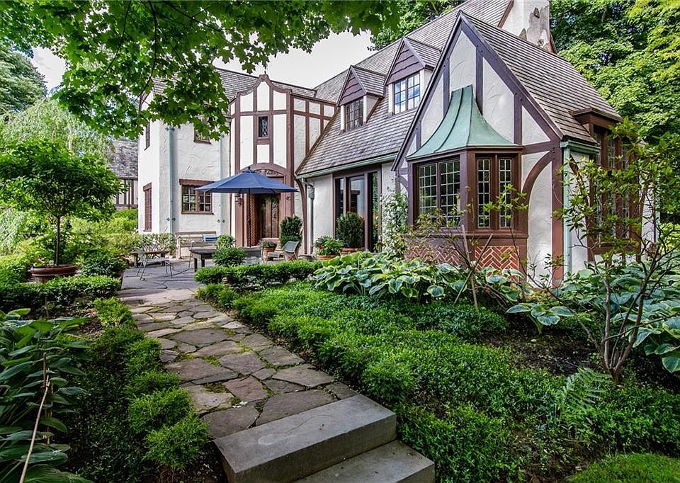 40 Ambassador Dr, Rochester, NY 14610 MLS R1298472 Zillow