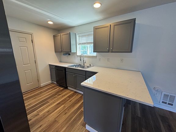 4th image of 603 Charlotte Ave W