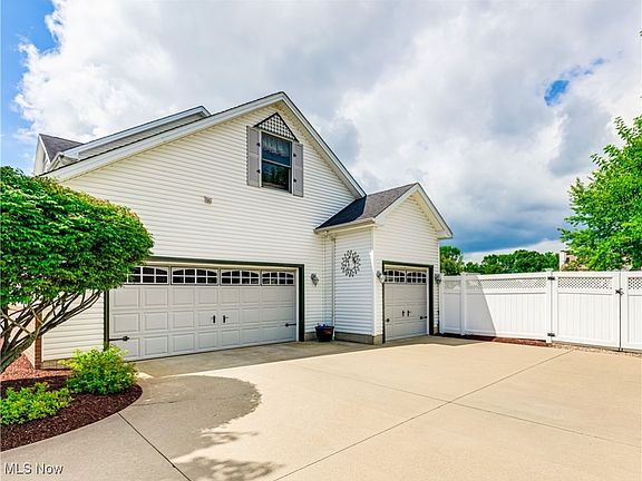 2nd image of 2462 Stonefield Dr