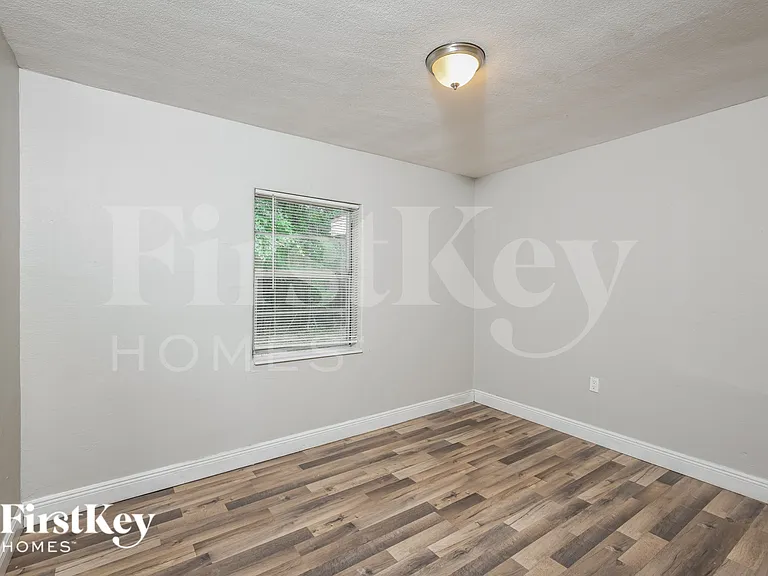611 Hewett Dr — Photo 12