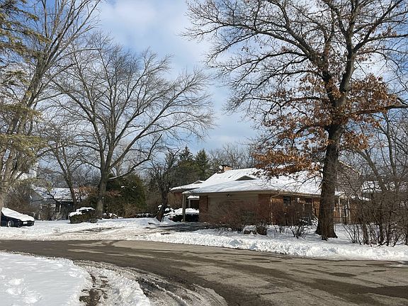 2nd image of 587 Woodland Ln N