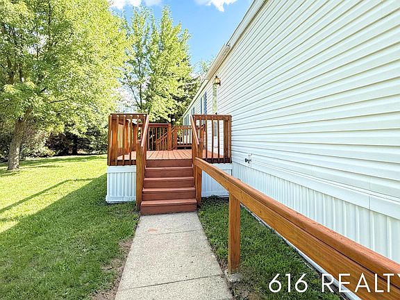 3rd image of 1382 Beaver Dam Dr NE