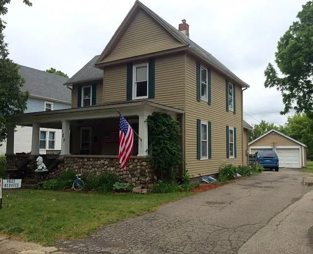 125 W Main St photo 1