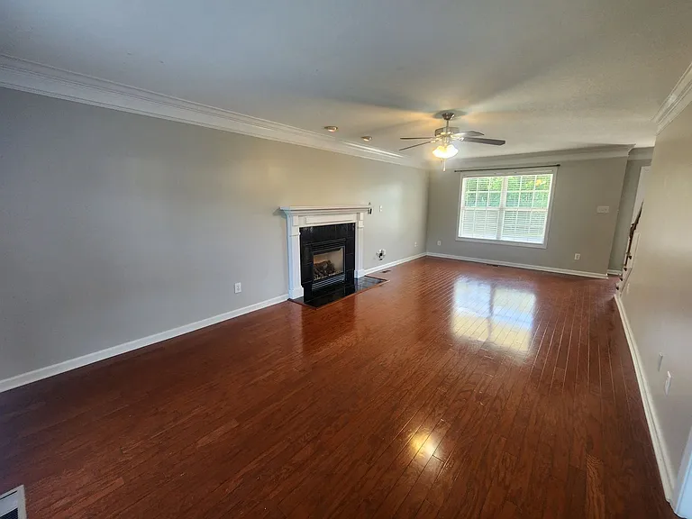 3346 Hunt Crest Rd — Photo 2