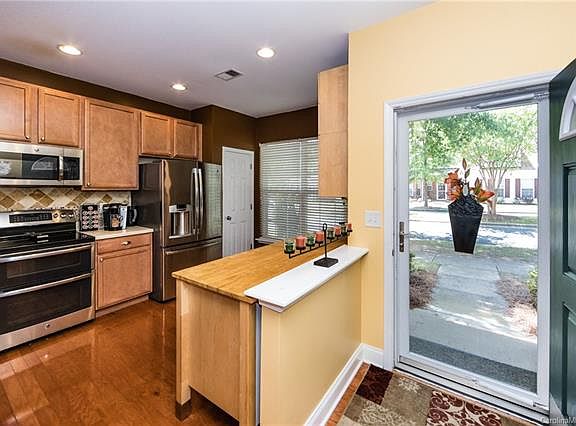 3rd image of 10209 Jacobs Creek Dr