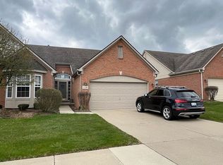 3581 Lexington Dr #1, Auburn Hills, MI 48326