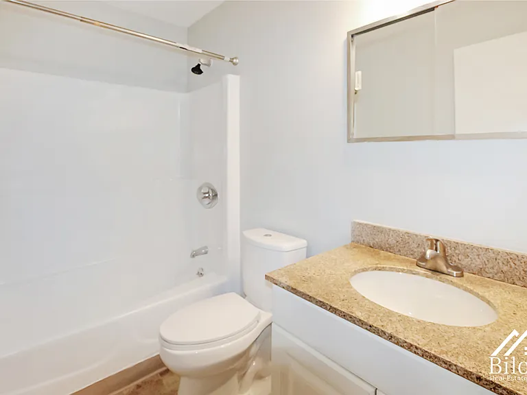 Northfield Manor Apartments — Photo 25