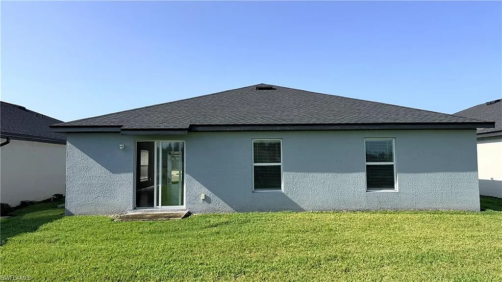 4 bed, 2.0 bath, 1812 sqft, $1,975 — Photo 3