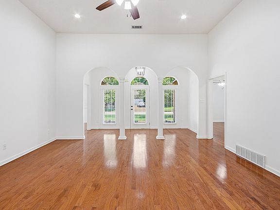 5th image of 1325 River Pine Dr
