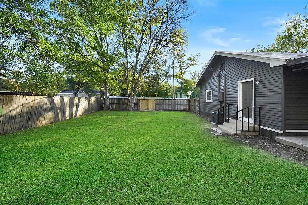 514 W Milam St — Photo 4