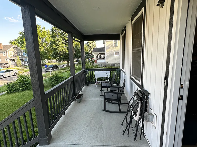 157 N Powell Ave — Photo 2
