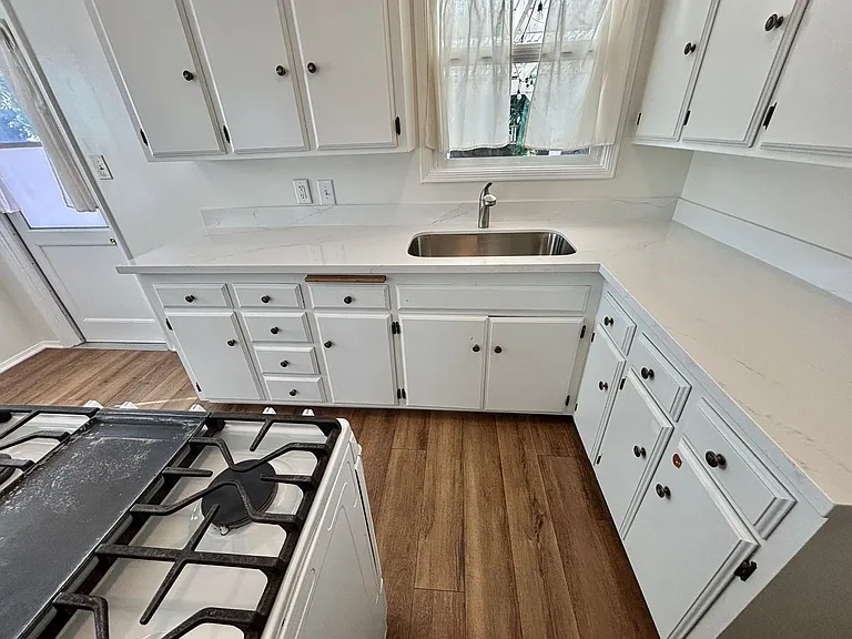 8112 Taylor St — Photo 7