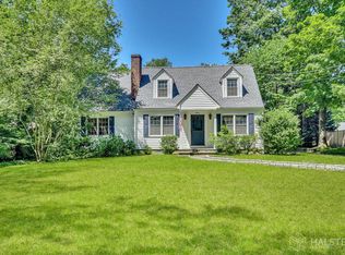 11 Nearwater Ln, Darien, CT 06820