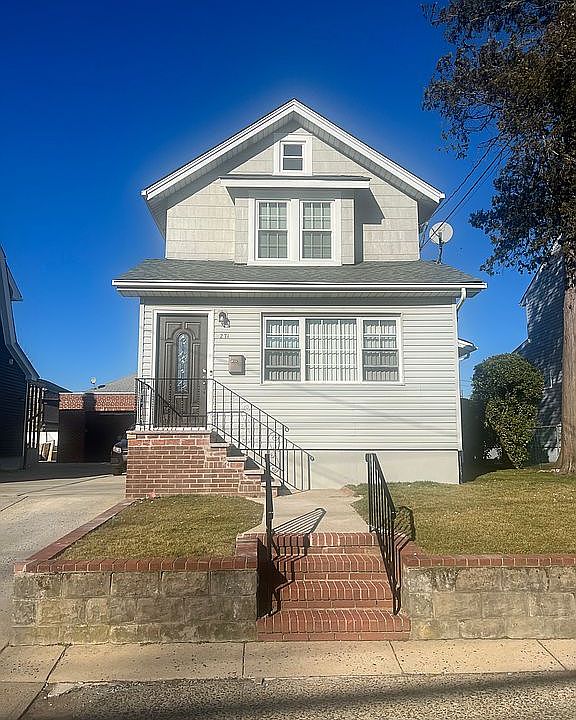 2nd image of 271 W Valley Stream Blvd