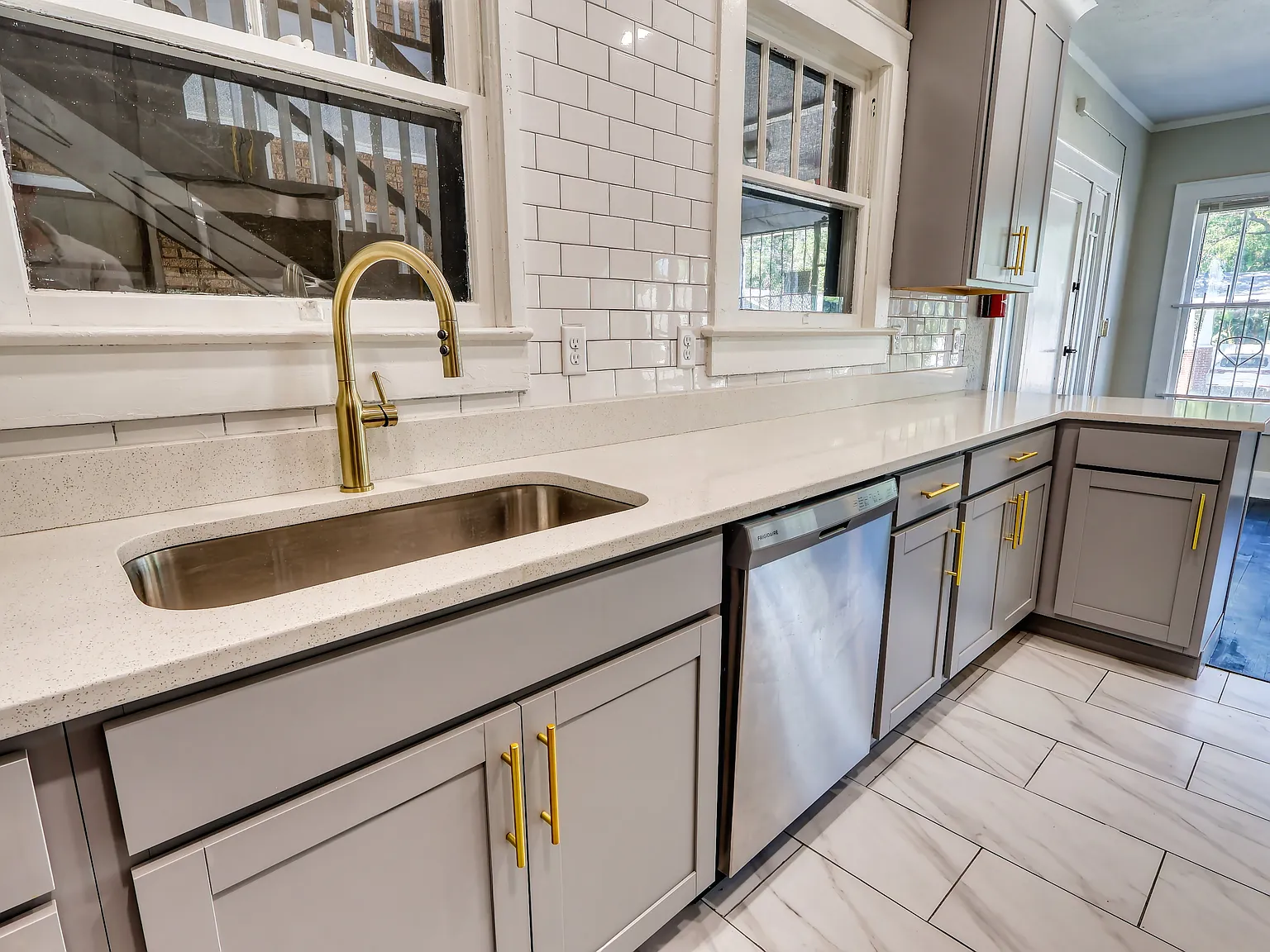2 bed, 950 sqft, $1,695 — Photo 4