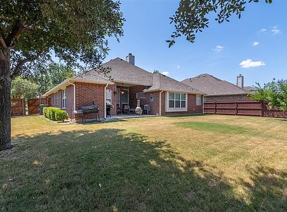 2nd image of 4005 Greenwood Way