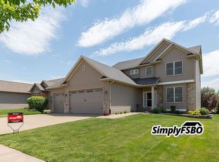 1915 E 61st Cir, Davenport, IA