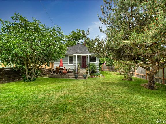 Enjoy the sights and delights of city living in this wonderful vintage home. Walk to local parks, the Fauntleroy ferry, Westwood Village and the waterfront. One block to major bus lines - C line & 21. Easy commute to downtown. 