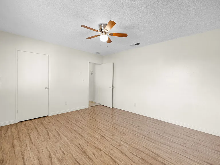 Golden Date Apartments — Photo 13