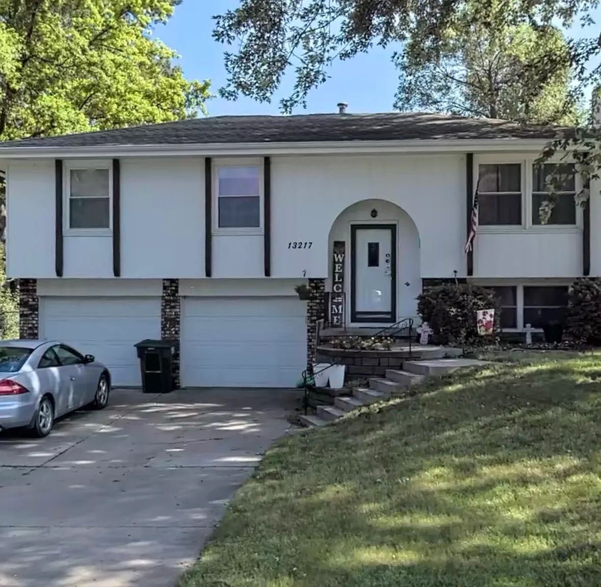 3 bed, 1.5 bath, 2088 sqft, $2,150 — Photo 1