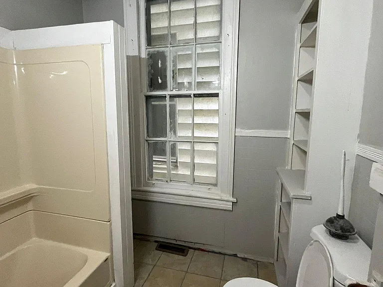 684 2nd Ave #1R — Photo 7
