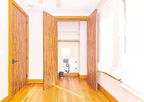 5th image of 865 Willoughby Ave #2EK