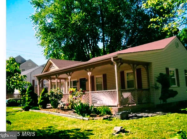 1838 Lusby Pl, Falls Church, VA 22043