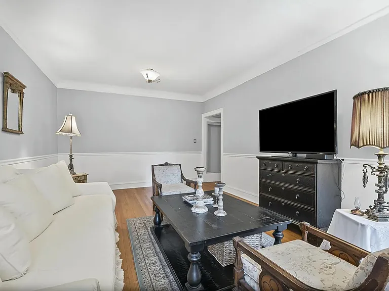 906 Oakton St #2 — Photo 8