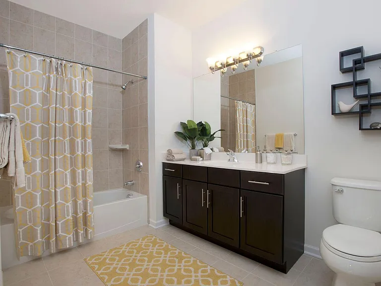 Summit Lane Luxury Apartments — Photo 9