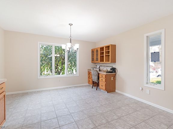 5th image of 667 Cedar Dr