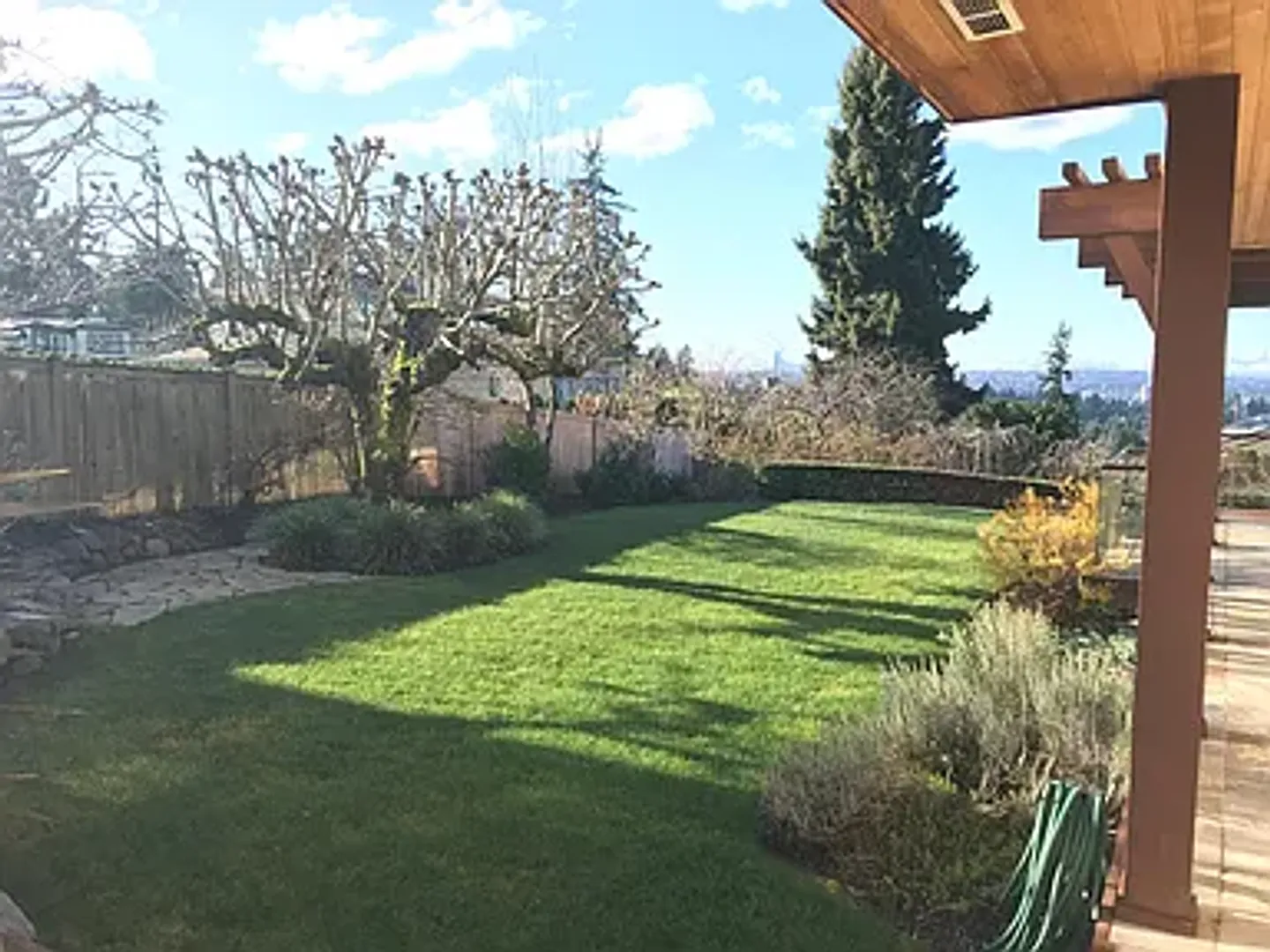 Elegant 5 beds / 5 bath house in Clyde Hill — Photo 3