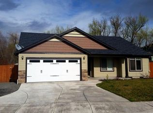 1589 Inverness Dr, Medford, OR 97504