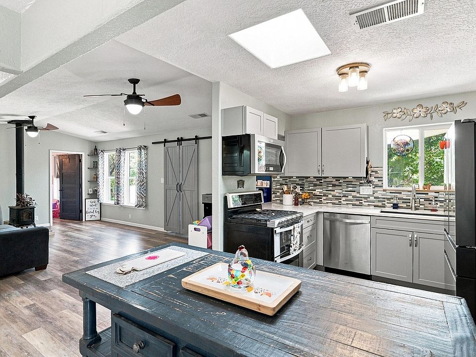 1st image of 6 Derek Rd