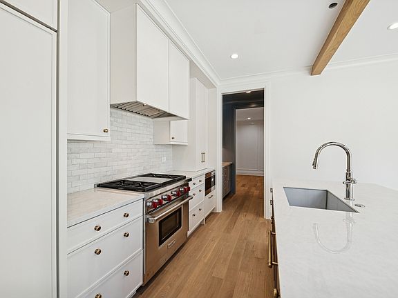 5th image of 3511 N Bosworth Ave #1R