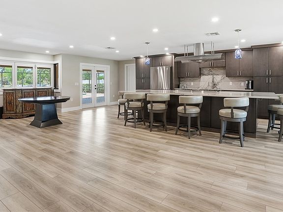 4th image of 1860 Marina Cir