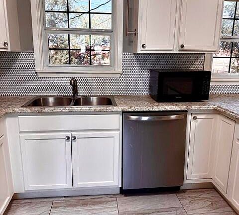 5th image of 2926 Field St