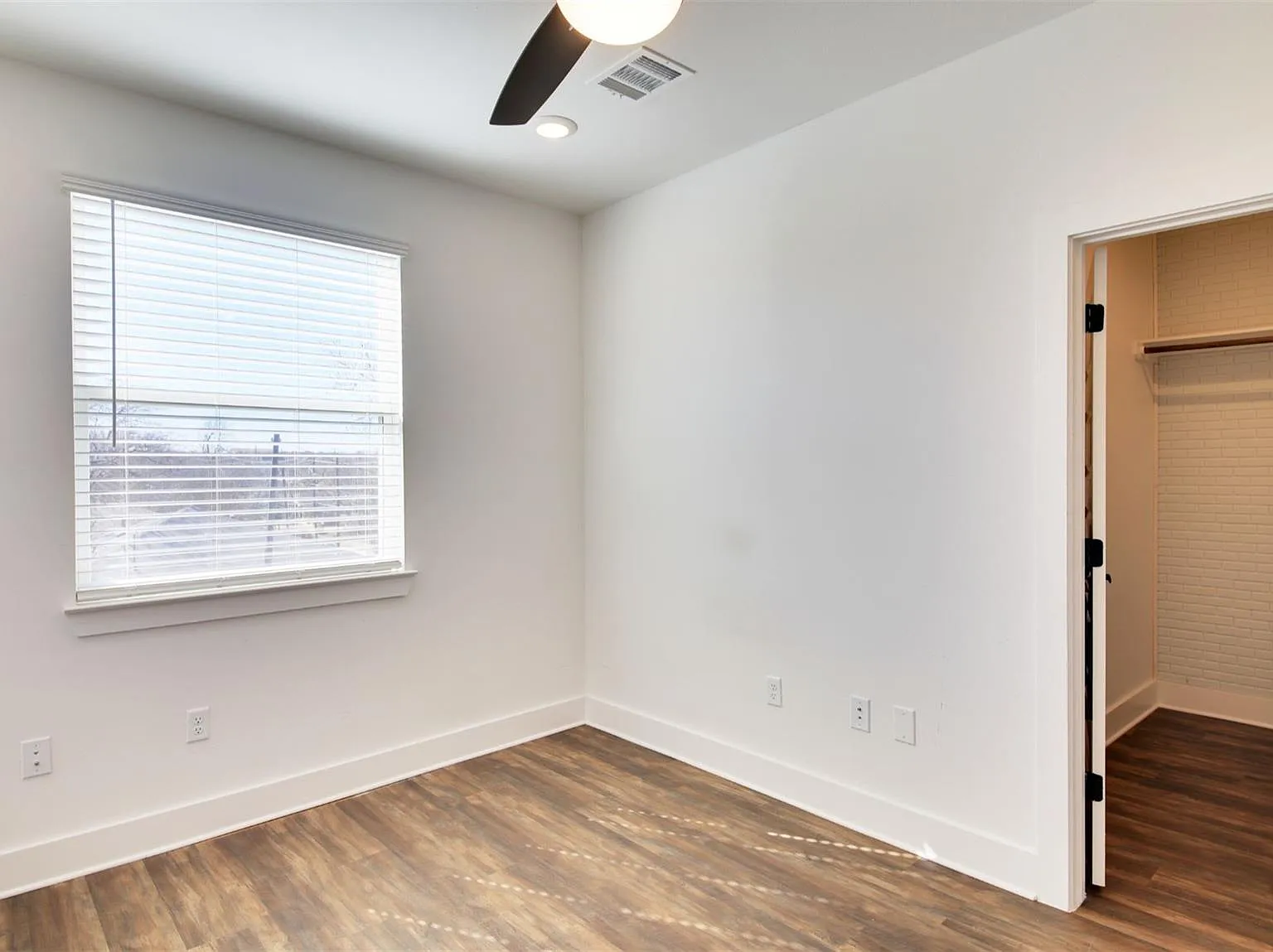 7601 Carver Ave — Photo 4