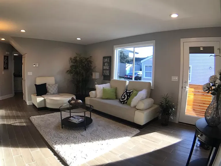 826 Sunset Blvd NE — Photo 6
